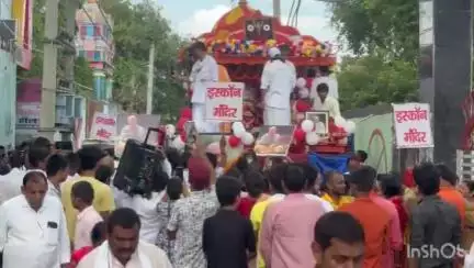 नवादा: नवादा के इस्कॉन मंदिर से गोवर्धन मंदिर में पूजा-पाठ के बाद भगवान जगन्नाथ की रथ यात्रा निकली
