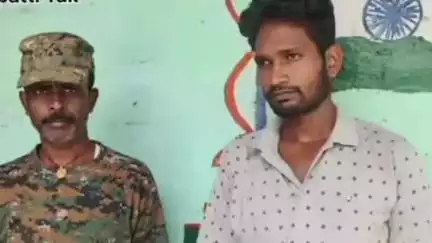 बासोपट्टी: नरकटिया गांव से बासोपट्टी थाना पुलिस ने एक भगोड़े अभियुक्त को किया गिरफ्तार