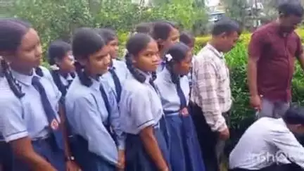 दुर्गुकोंदल: पीएम श्री दुर्गुकोंदल में 'मां के नाम' अभियान के तहत रोपे गए फल एवं छायादार पौधे