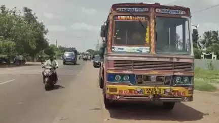 కాకినాడలో రోడ్డు ప్రమాదం ఒకరి మృతి