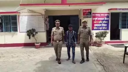 लालगंज: मेंहनाजपुर पुलिस टीम ने गनीपुर तिलखरा तिराहे से शादी का झांसा देकर किशोरी के साथ दुष्कर्म करने के आरोपी को गिरफ्तार किया