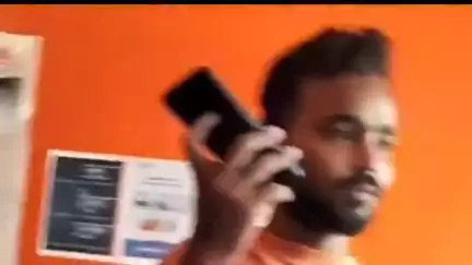 सिधौली: सिधौली के अनुसूचित जाति के युवक को आशा बहू ने जड़े थप्पड़, वीडियो हुआ वायरल