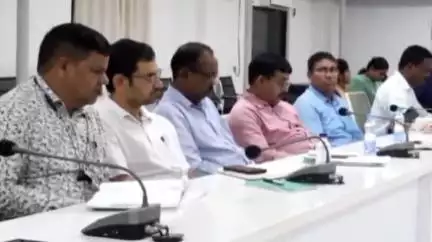 कलेक्टर ने साप्ताहिक समय सीमा की बैठक ली, विभिन्न विभाग के कार्यों की विस्तार से की गई समीक्षा