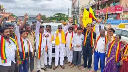 ರಾಮನಗರ: ಸರ್ಕಾರಿ ಶಾಲೆಗಳನ್ನು ಮುಚ್ಚಬೇಡಿ : ನಗರದಲ್ಲಿ ಕನ್ನಡ ಚಳವಳಿ ವಾಟಾಳ್ ಪಕ್ಷದ ಅಧ್ಯಕ್ಷ ವಾಟಾಳ್ ನಾಗರಾಜ್