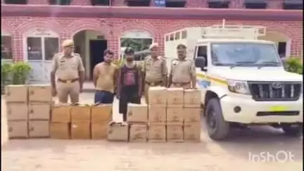 सलेमपुर: मेहरौना चेक पोस्ट पर पुलिस ने बिहार के लिए जा रही पिकअप से 32 पेटी अवैध अंग्रेजी शराब बरामद की, दो गिरफ्तार