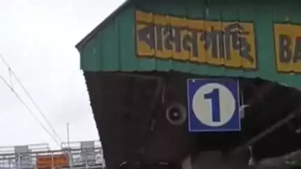 বারাসাত ১: রেল স্টেশনে লটারি কেনা-বেচা নিষিদ্ধ: বামনগাছি স্টেশনে মাইকিং শুরু