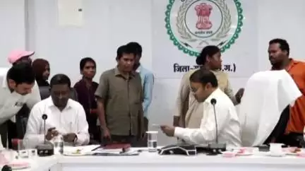 कलेक्टर ने जनदर्शन में आमजनों की विभिन्न समस्याएं सुनी, कुल 14 आवेदन हुए प्राप्त