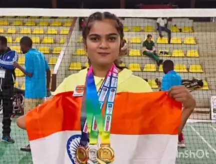 उरई: ग्राम आमीटा की दिव्यांग स्वाति सिंह ने अंतर्राष्ट्रीय बैडमिंटन प्रतियोगिता में जीता गोल्ड मेडल, देश का नाम किया रोशन