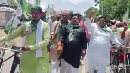 चरपोखरी: चरपोखरी में मतदाता जागरूकता अभियान के तहत पूर्व विधायक प्रभुनाथ प्रसाद के नेतृत्व में निकाली गई साइकिल रैली