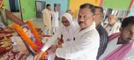 बांसडीह: बांसडीह कस्बे में पूर्व प्रधानमंत्री स्वर्गीय चंद्रशेखर जी की 18वीं पुण्यतिथि पर विविध कार्यक्रमों का आयोजन किया गया