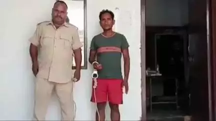 बंजरिया: पुलिस ने चोरी के ₹48 हजार, दो मोबाइल व एक घड़ी के साथ एक चोर को गिरफ्तार कर मंगलवार को न्यायिक हिरासत में भेजा