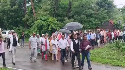 बुरहानपुर नगर: हैदरपुर के ग्रामीणों ने मारपीट के मामले में कार्रवाई की मांग को लेकर SP ऑफिस पहुंचकर ASP से लगाई गुहार