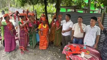 বিজনী ভাগ: চৰাইকচৰাত বিজেপিৰ যোগদান সভা অনুষ্ঠিত, উপস্থিত সুবাইঝাৰ সমষ্টিৰ পাৰিষদ প্ৰভাত বসুমতাৰী