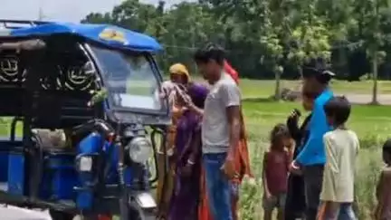 श्रीनगर: गढिया बलुआ चौक के पास पिकअप की ठोकर से टोटो सवार बालक घायल, इलाज जारी