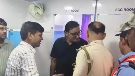 হলদিয়া: পূর্ব মেদিনীপুর জেলা পুলিশের উদ্যোগে রোড সেফটি সপ্তাহ উদযাপনের হলদিয়া সিটি সেন্টারে উপস্থিত হলদিয়া মহকুমা শাসক