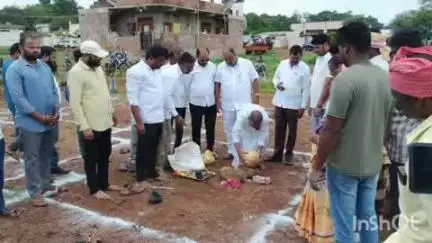 పరిగి: అన్ని వర్గాల సంక్షేమానికి ప్రభుత్వం కృషి: బసిరెడ్డిపల్లిలో ఇందిరమ్మ ఇండ్ల ప్రారంభోత్సవంలో ఏఎంసీ చైర్మన్ పరశురాం రెడ్డి