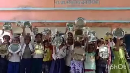 थावे: मकतब बगहा सैदा स्कूल में घटिया खाने को लेकर छात्रों का हंगामा, जांच के आदेश