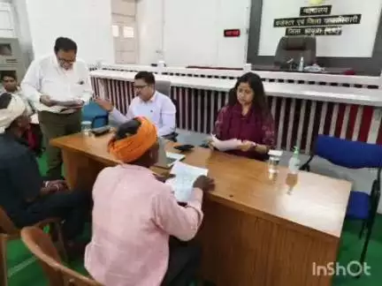 झाबुआ: झाबुआ में कलेक्टर द्वारा जनसुनवाई, आवेदनों के तत्काल निपटारे के निर्देश