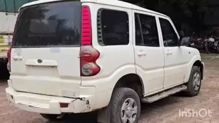 परांडा: सराफ गल्लीतील सद्‌गुरु ज्वेलर्सच्या मालकाला चार लाखाला लुटले पोलिसांनी स्कार्पिओ घेतली ताब्यात