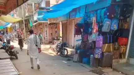 हमीरपुर: सुमेरपुर कस्बे में बांदा-हमीरपुर से आई जीएसटी टीमों की छापेमारी से बाजार हुआ बंद, बगैर छापेमारी के लौटी टीमें