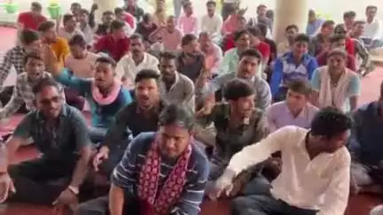 कवर्धा: पंडरिया शक्कर कारखाना से 250 से अधिक श्रमिकों को नौकरी से हटाया, श्रमिकों ने कलेक्टर कार्यालय का किया घेराव