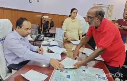 गया टाउन सीडी ब्लॉक: जिलाधिकारी ने जनता दरबार में सुनी 100 से अधिक लोगों की समस्याएँ, अधिकारियों को दिए निर्देश