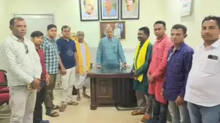 ବିଜେପୁର: ଭୁବନେଶ୍ୱର ସ୍ଥିତ ବିଜେପି କାର୍ଯ୍ୟାଳୟରେ ମନମୋହନ ସାମଲଙ୍କୁ ଶୁଭେଚ୍ଛା ଜଣାଇଲେ ଗାଇସିଲେଟର ବିଜେପି କର୍ମୀ