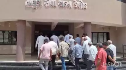 કેશોદ: પી ટી જાડેજા ની ધરપકડ ને લઈને કેશોદ રાજપુત સમાજ માં રોષ.કેશોદ તાલુકા રાજપૂત યુવા સંઘ દ્વારા નાયબ કલેક્ટર કચેરી આવેદન.