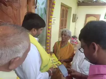 కొండపి: సింగరాయకొండ మండలంలో నిర్వహించిన సుపరిపాలనలో తొలి అడుగు కార్యక్రమంలో పాల్గొన్న ఏపీ మారీటైం చైర్మన్ దామచర్ల సత్య