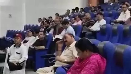 चम्पावत: पंचायत चुनाव के लिए जोनल व सेक्टर मजिस्ट्रेटों को दिया गया प्रशिक्षण, निष्पक्ष एवं शांतिपूर्ण निर्वाचन के दिए निर्देश