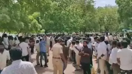 పులివెందుల: పులివెందులలో ప్రజా దర్బార్ నిర్వహించిన ఏపీ మాజీ సీఎం వైఎస్ జగన్మోహన్ రెడ్డి