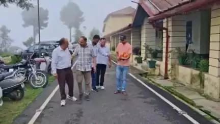 पौड़ी: आयुक्त विनय शंकर पांडे और आईजी राजीव स्वरूप से पालिका के सभासदों ने की मुलाकात, शहर के विकास पर की चर्चा