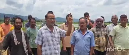 পলাশবাৰী: পলাশবাৰীৰ ৰাণীত ভূ-মাফিয়া ৰূপী গাঁওপ্ৰধানৰ বিৰুদ্ধে ৰাইজৰ প্ৰতিবাদ, পথাৰ আৰু ৰাজহুৱা শ্মশানলৈ যোৱা পথ বন্ধ কৰাৰ অভিযোগ