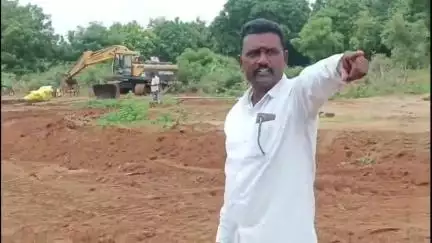 పెద్దపల్లి: రాఘవపూర్ గ్రామంలో స్మశాన వాటికను తొలగించవద్దంటూ గ్రామస్తుల ఆందోళన #localissue
