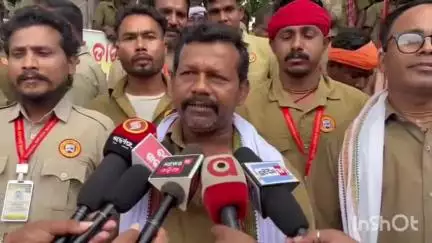 ମାଲକାନଗିରି: ଡ୍ରାଇଭର ମହାସଂଘ ପକ୍ଷରୁ ଷ୍ଟିଅରିଂ ଛାଡ଼ ଆନ୍ଦୋଳନରେ ସାମିଲ ହୋଇ ଜିଲ୍ଲା ଡ୍ରାଇଭର ମହାସଂଘ କାର୍ଯ୍ୟାଳୟରେ ମତ ରଖିଲେ ଜିଲ୍ଲା ସଭାପତି