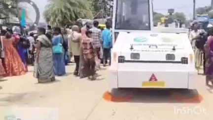 నగరంలో స్వీపింగ్ మిషన్ల ద్వారా రొట్టెల పండుగ వద్ద పారిశుద్ధ్య నిర్వహణ