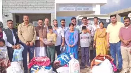 मंडी: सराज के आपदा प्रभावित क्षेत्र अहान बाड़ा व कुकलाह में भाजपा मंडी ने बांटे बर्तन कंबल राशन व अन्य राहत किटें