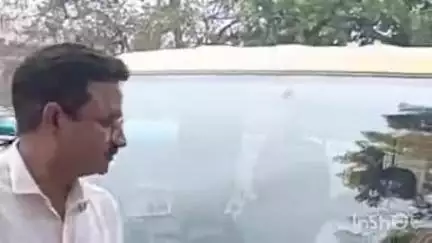 कायमगंज: चेकिंग अभियान के दौरान एआरटीओ ने कायमगंज के एक ट्रांसपोर्ट से नकली रोडवेज बस पकड़ी, ₹36,500 का लगाया जुर्माना