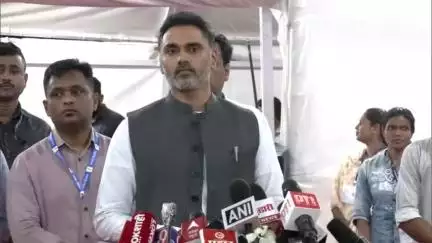 अलिबाग: रेवदंड्याजवळ कोर्लई समुद्रकिनाऱ्याजवळ पाण्यात आढळलेली पाकिस्तानी बोट नसून बोई 
गृह राज्य मंत्री योगेश कदम यांची माहिती