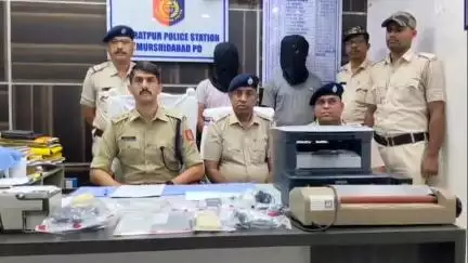 ভরতপুর ১: রমরমিয়ে চলছিল অবৈধ আধার কার্ড তৈরির চক্র, গোবিন্দপুর থেকে গ্রেপ্তার দুই যুবক
