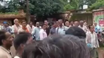रायगढ़: धनागर गांव के मेन रोड पर खाद की कमी को लेकर किसानों ने किया चक्काजाम, ग्रामीणों ने उठाई अपनी मांग