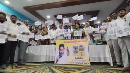 పత్తికొండ: పత్తికొండలో వైసిపి కార్యకర్తలతో మాజీ ఎమ్మెల్యే జిల్లా నాయకులు సమావేశం వెన్నుపోటు స్కాన్ విడుదల