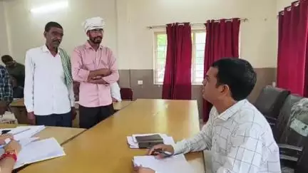बीना: ग्राम देहरी में बीज डालने के बाद नहीं हुआ सोयाबीन का अंकुरण, किसान ने तहसील कार्यालय पहुंचकर की शिकायत