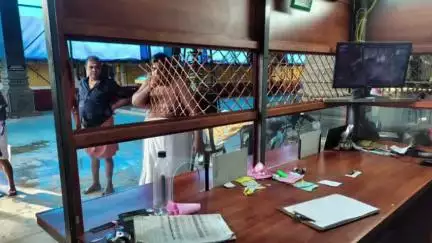 തൃശൂർ: മുതുവറ മഹാദേവ ക്ഷേത്രത്തിൽ ഭണ്ഡാരത്തിന്റെ പൂട്ട് പൊളിച്ച് മോഷണം, പണം അപഹരിച്ചു