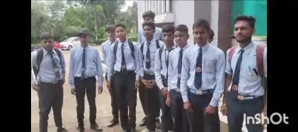 बेमेतरा: बेरला के स्वामी आत्मानंद स्कूल के छात्र-छात्राओं ने शिक्षक की कमी को लेकर कलेक्टर को सौपा ज्ञापन
#jansamasya