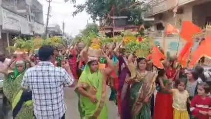 उदगीर: बनशेळकी रोड येथे मरीआईमाता मंदिराच्या वतीने कलश दिंडी