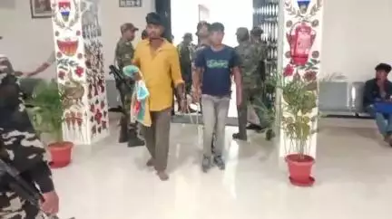 गुमला: डुमरी थाना क्षेत्र से जेजेएमपी के दो नक्सली पिस्टल, मैगजीन व जिंदा गोली के साथ गिरफ्तार, भेजे गए जेल