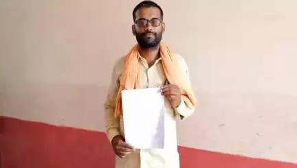 जालौन: सिहारी गांव के निवासी व्यक्ति ने एसडीएम को दिया शिकायती पत्र, न्याय की लगाई गुहार