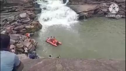 खानपुर: पनवाड़ क्षेत्र के हिचर गाँव में मछली पकड़ने गया युवक कालीसिंध नदी में डूबा, SDRF की टीम युवक की तलाश में जुटी
