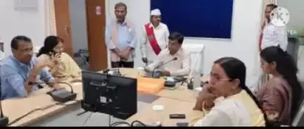 बांधवगढ़: उमरिया जनसुनवाई में कलेक्टर ने सुनीं आम लोगों की समस्याएं, अधिकारियों को दिए शिकायतों के निवारण के निर्देश